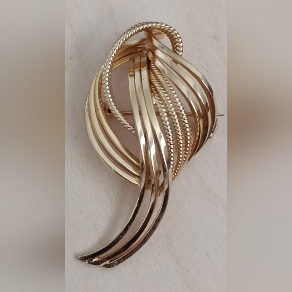 Women's Gold-Tone Swirl Ribbon Brooch